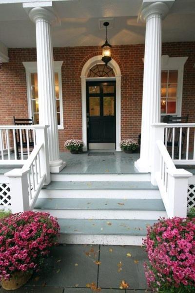 Snapdragon Inn Windsor Exterior photo